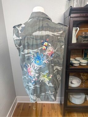 Silence + Noise Camo Floral Embroidered Utility Moto Vest Size M